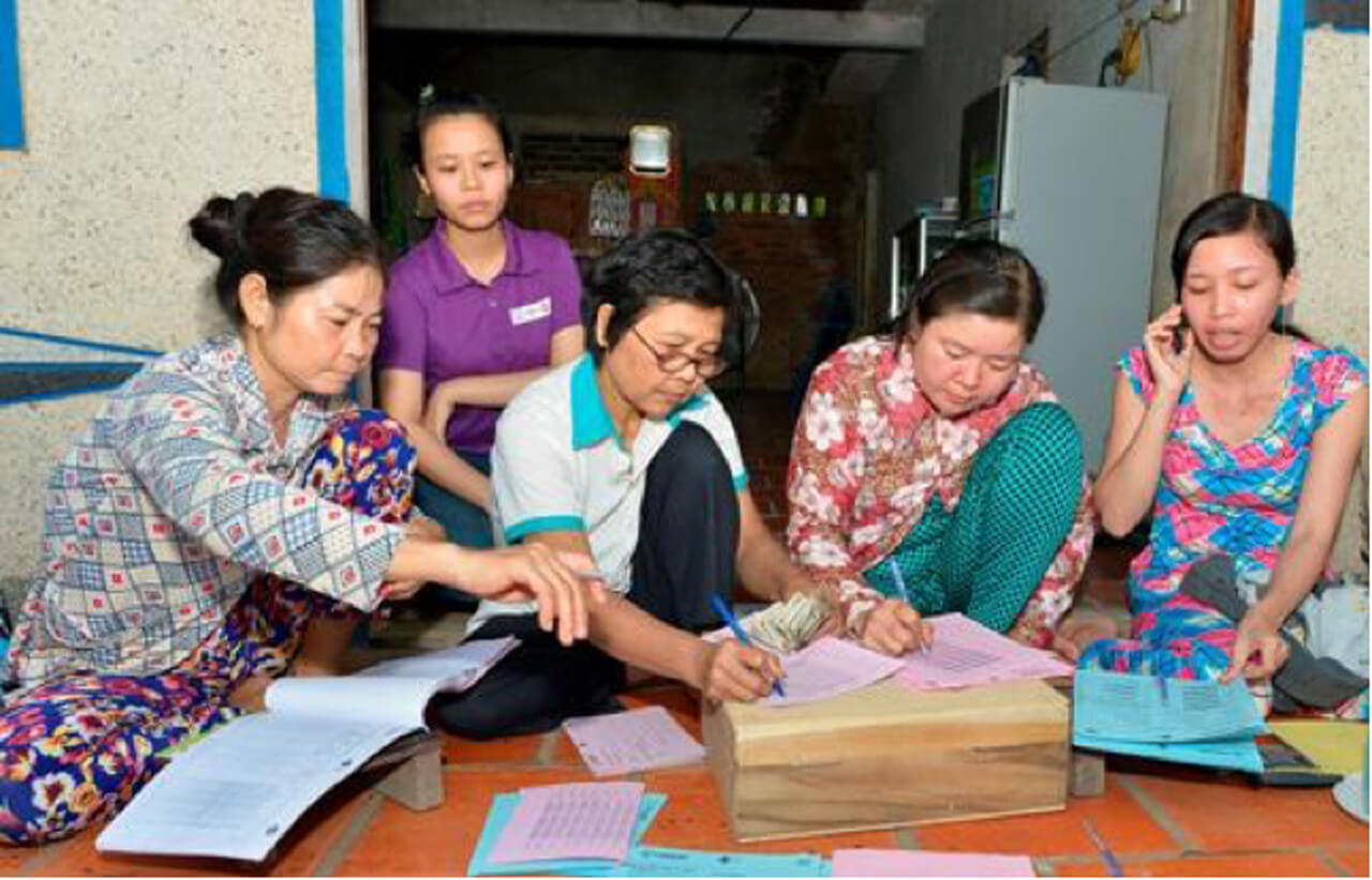 Mekong Delta Women Change their Lives through Group Savings