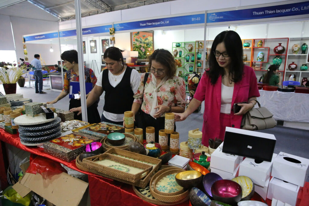 Craft village economy and the digital transformation 1 ha thai lacquer5