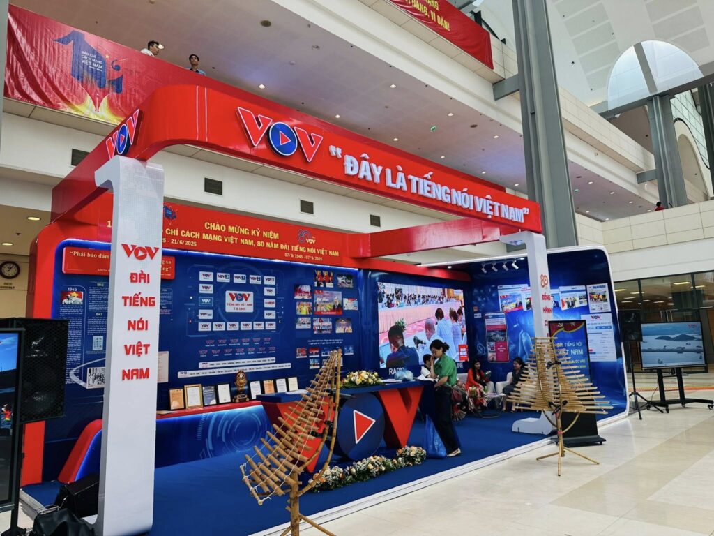 From headlines to bottom lines - Vietnam’s media shift and FDI implications 1 vov 1