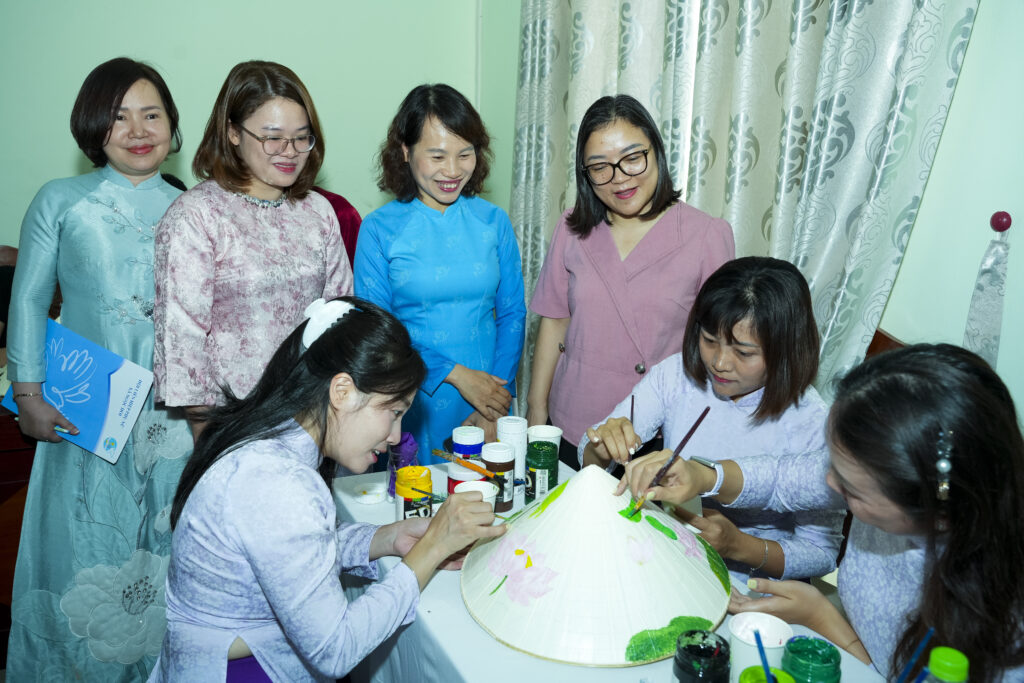 Coca-Cola Beverages Vietnam expands digital commerce initiative for Hanoi craft village 6 1 412