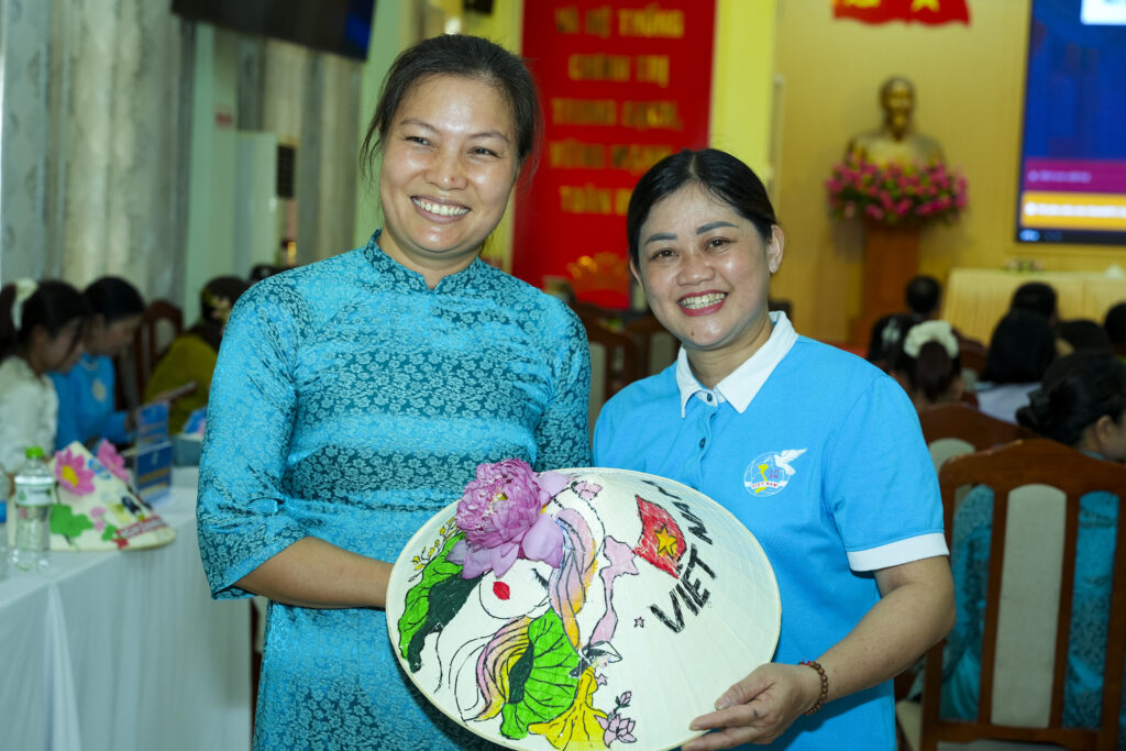 Coca-Cola Beverages Vietnam expands digital commerce initiative for Hanoi craft village 11 1 554